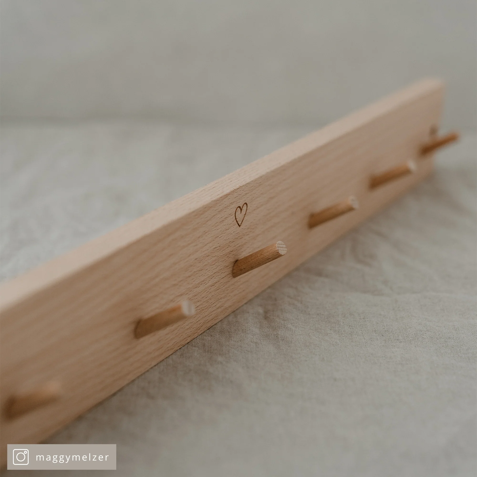 Eulenschnitt Hakenleiste, Herz-Motiv, Kleiderhaken 57cm - Image 5