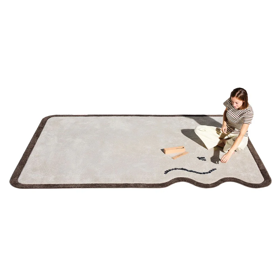 Fatboy Teppich Not Straight Petit/Grand, creme mit braunem Rand, runde Ecken - Image 5
