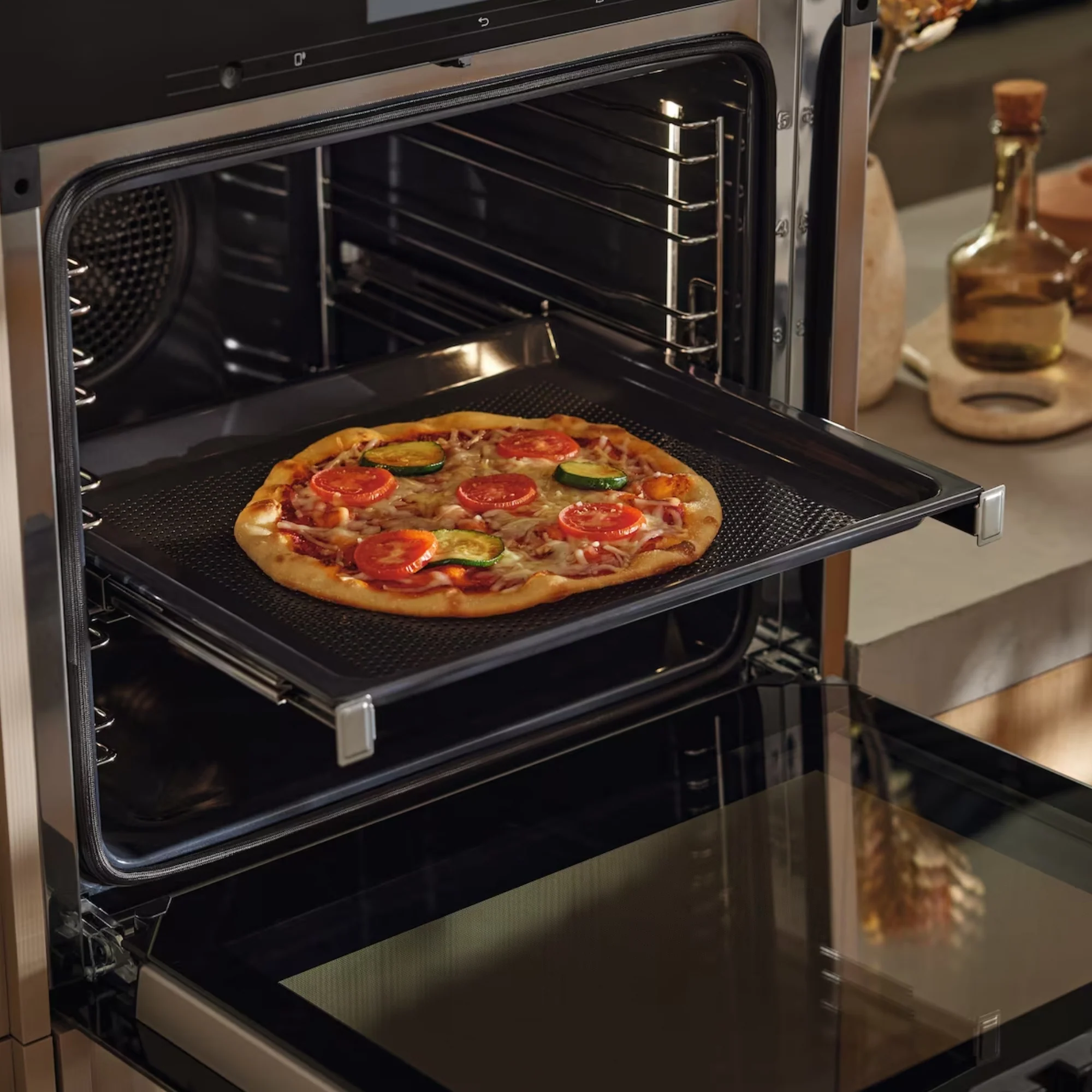 Miele Gourmet Backbleck HBBL 71, gelocht für optimales Airfrying, 44,8 cm x 38,6 cm x 2,2 cm - Image 2