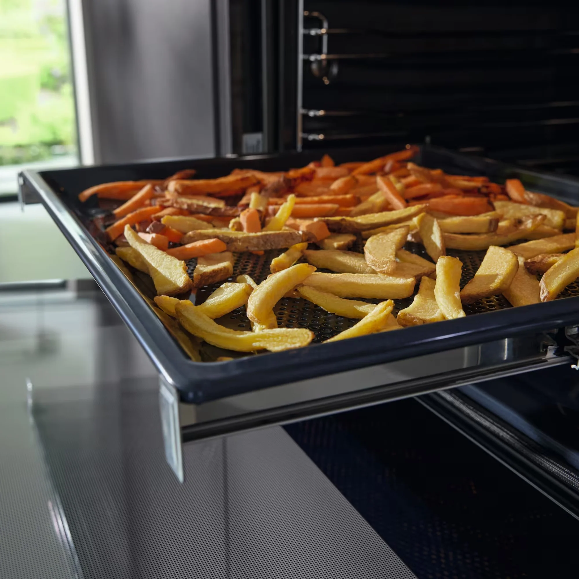 Miele Gourmet Backbleck HBBL 71, gelocht für optimales Airfrying, 44,8 cm x 38,6 cm x 2,2 cm - Image 3