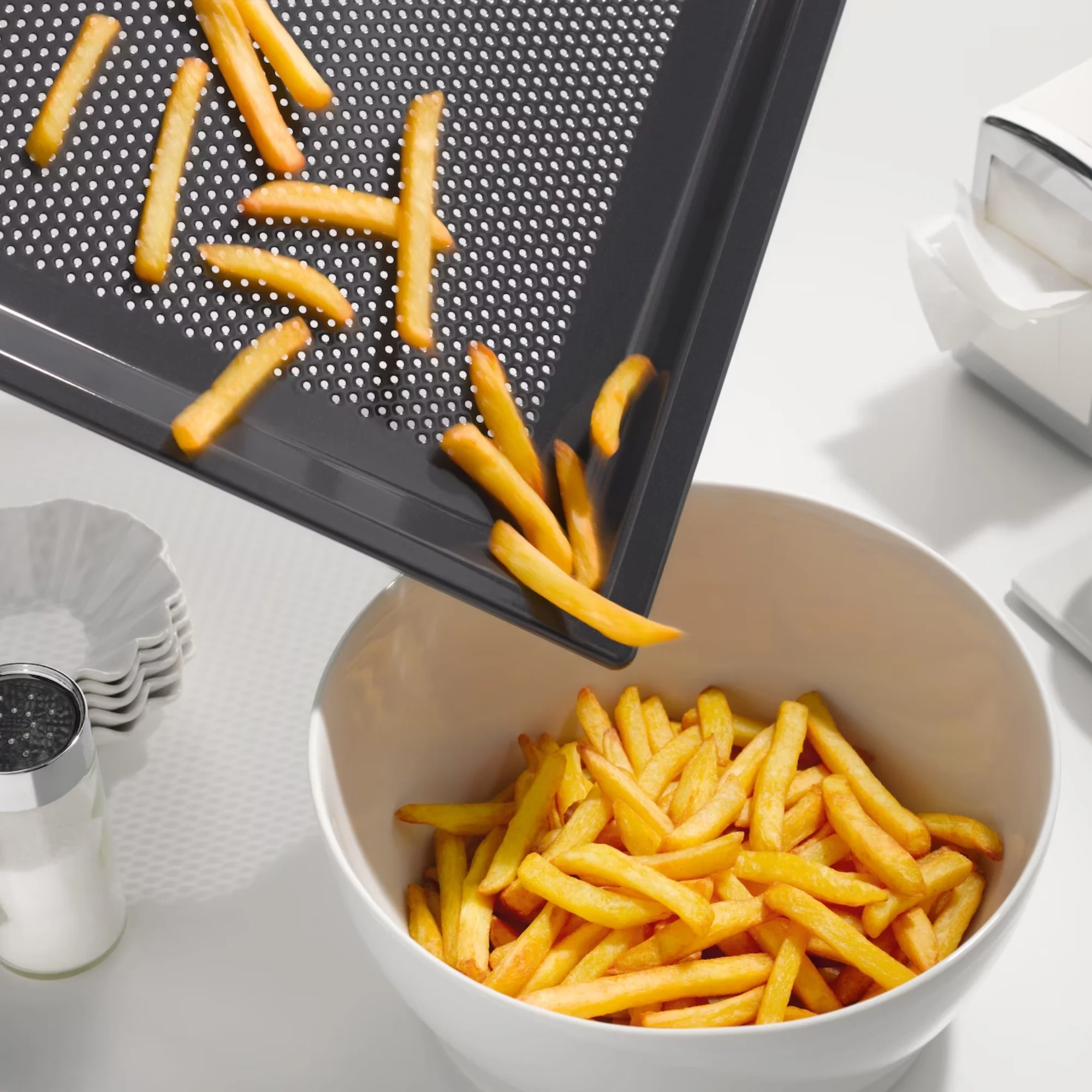 Miele Gourmet Backbleck HBBL 71, gelocht für optimales Airfrying, 44,8 cm x 38,6 cm x 2,2 cm - Image 4