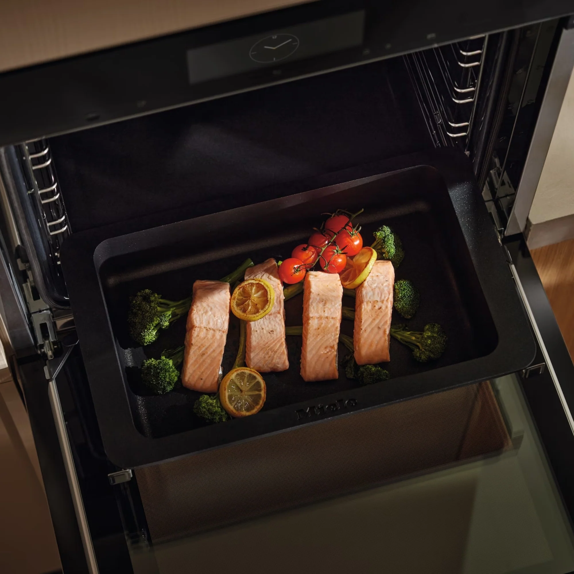 Miele Gourmet-Bräter HUB 5001-M für Induktion, zum Braten, Schmoren und Gratinieren, 44,8 x 26,8 x 8,6 cm - Image 3