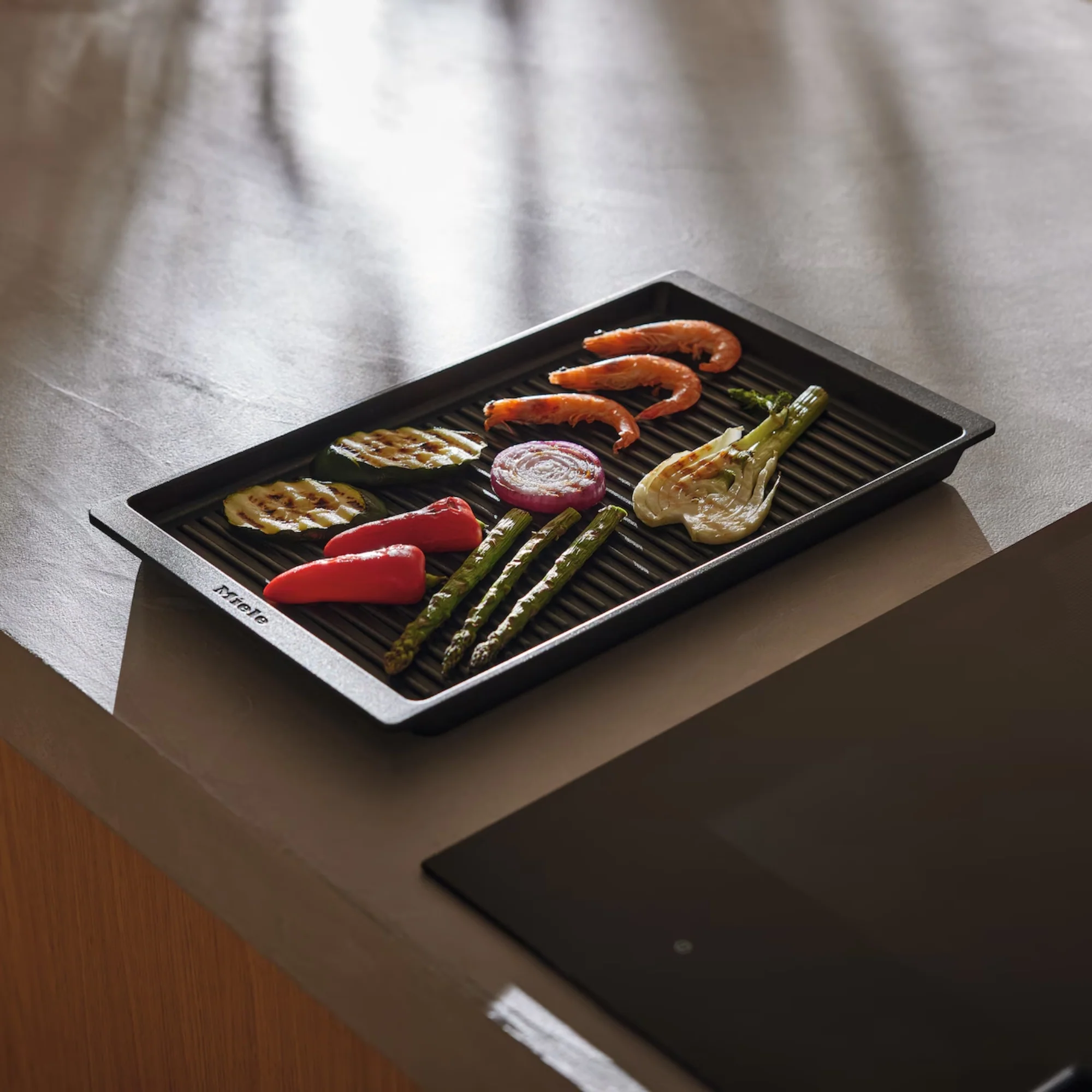 Miele Gourmet-Grillplatte GGRP für Induktionskochfelder, 24,2 x 41 x 2,3 cm - Image 3
