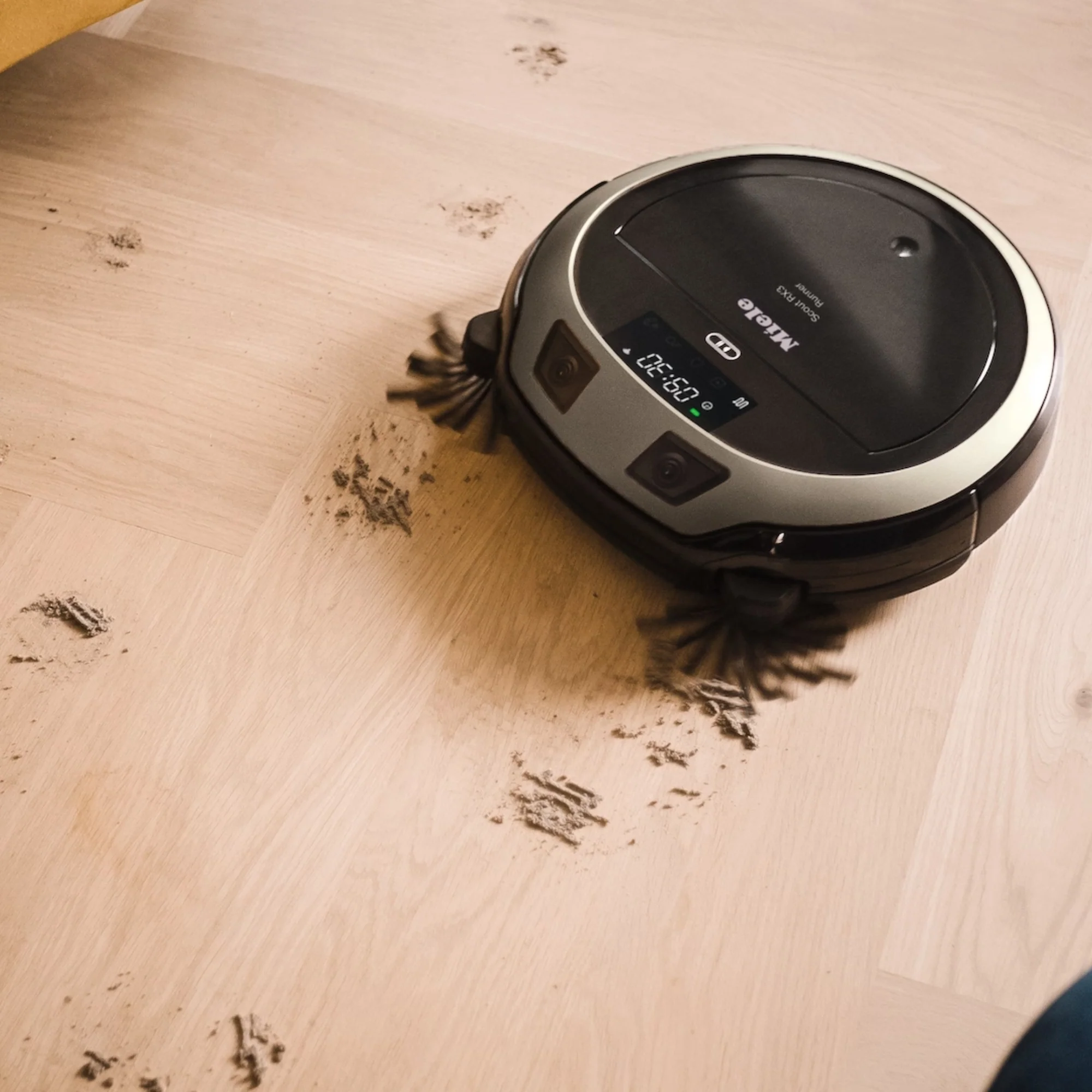 Miele Saugroboter Scout RX3 Runner mit App-Steuerung & 3D Smart Navigation, Bronze PearlFinish - Image 3
