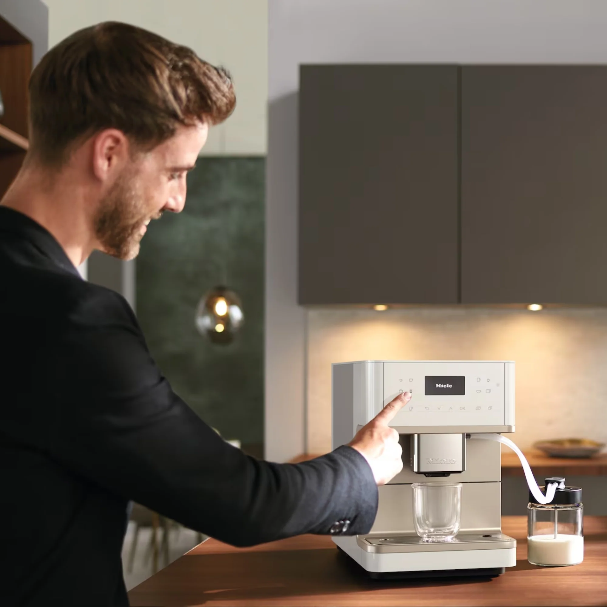 Miele Stand-Kaffeevollautomat CM 6360 MilkPerfection mit OneTouch for Two-Zubereitung, Lotosweiß CleanSteelMetallic - Image 3
