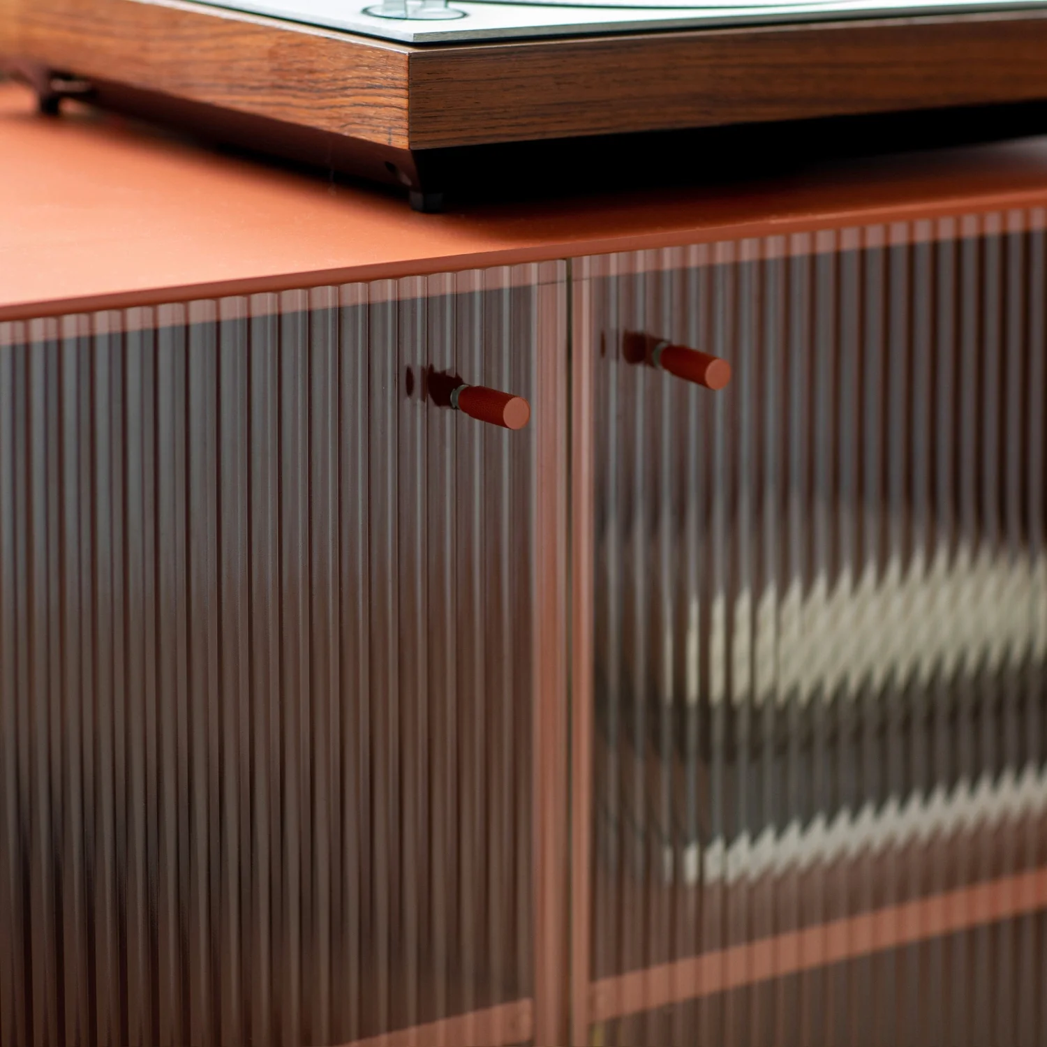 RAUM.FREUNDE Sideboard Henri , 2-trg mit Schubladen + Kufengestell, ant red matt - Image 4