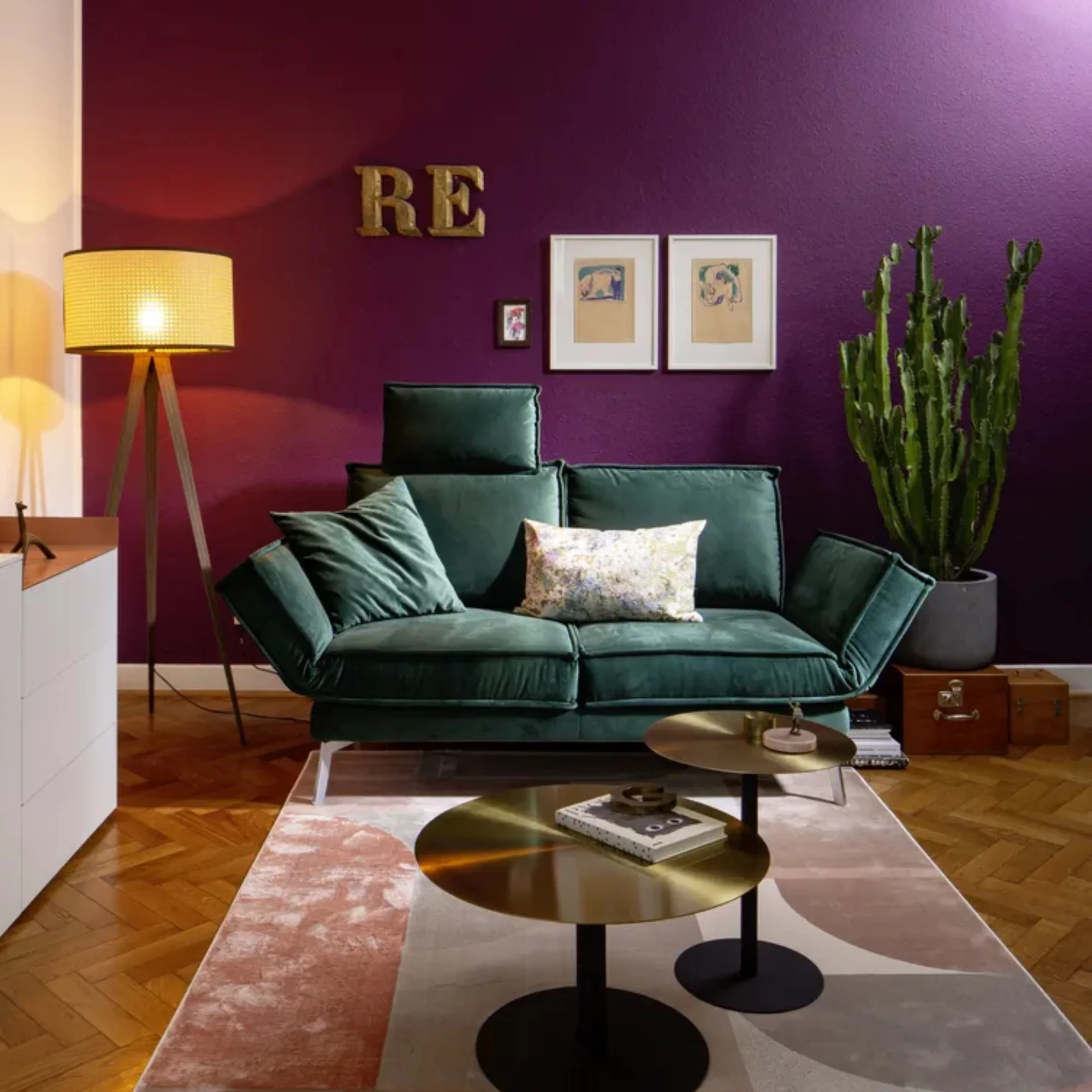 RAUM.FREUNDE Sofa MY, 2-Sitzer mit verstellbarer Rücken- & Armlehne, inkl. Kopfstütze + Drehsitze, Stoffbezug Dunkelgrün - Image 3